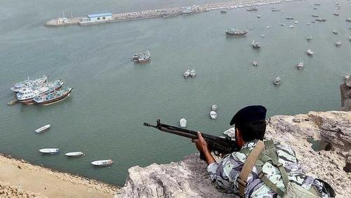 伊朗军方考虑通过封锁霍尔木兹海峡向美国施压