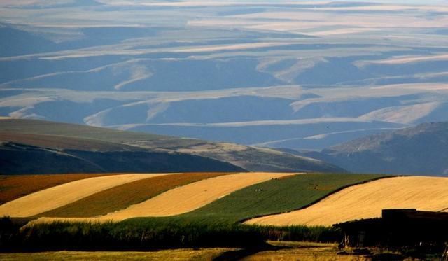 这里的大地是五颜六色的,来看看新疆裕民县巴