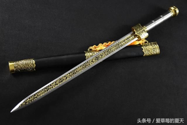 日本人卖弄日本刀,看到中国古代冷兵器直接惊