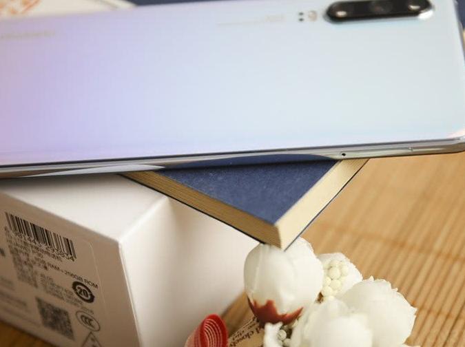 唯美主义与科技的一次邂逅 华为P30珠光贝母