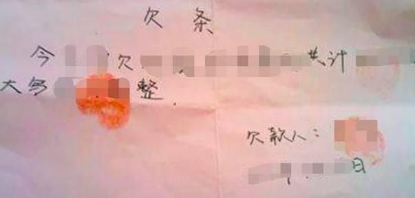 父亲欠了50万，儿子都不管，女儿还完钱后，父亲给了她100万