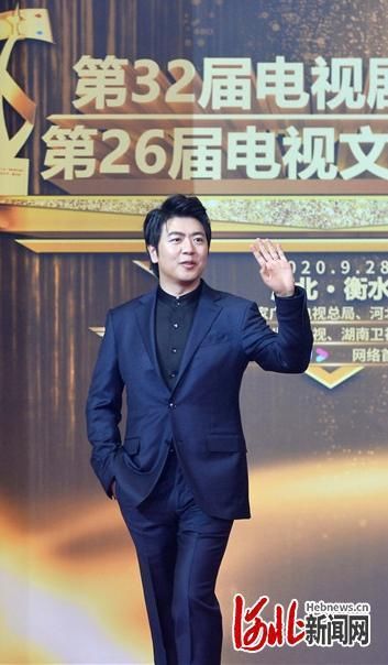 飞天星光耀湖城,来看星光熠熠的红毯时刻