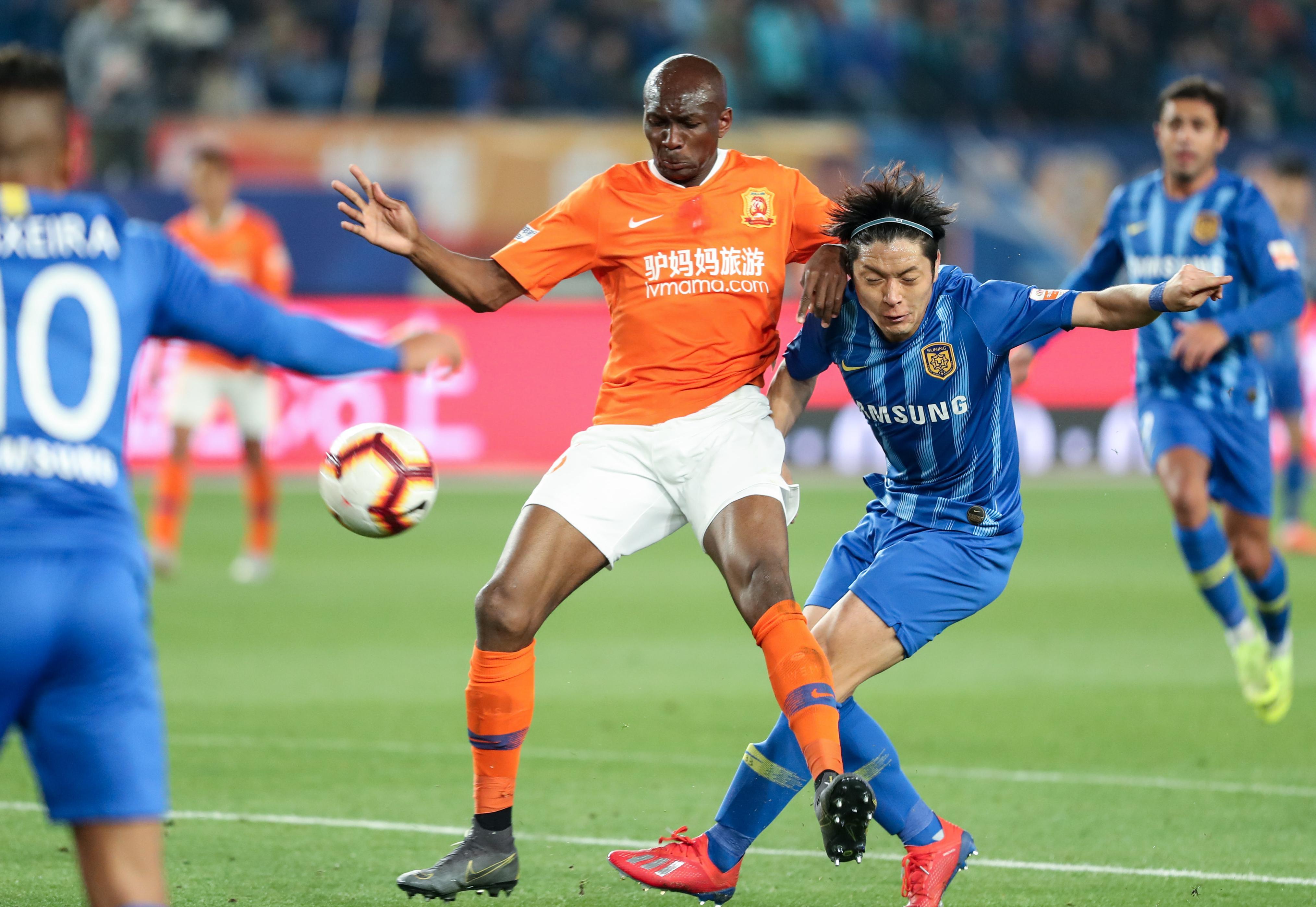 足球--中超:江苏苏宁队胜武汉卓尔队