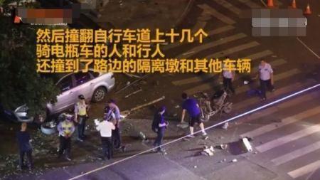 杭州奔驰女司机路口失控撞人,导致4死13伤,终