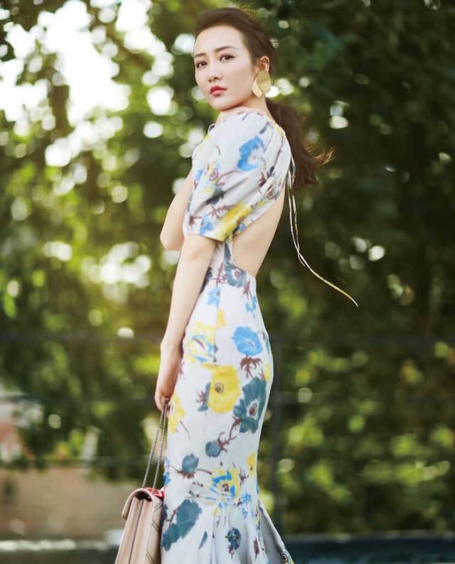 王鸥穿露背裙美到不敢认,却被鞋子毁了,求她换