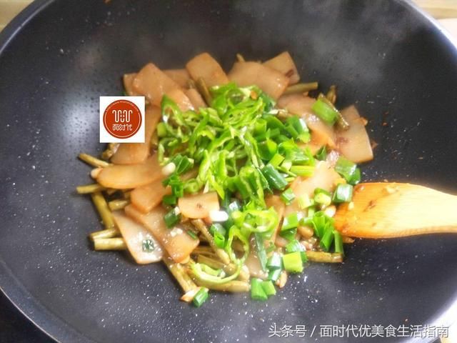 比肉菜还好吃的素菜，上桌就被抢光，价格很便宜，3块钱能炒一盘