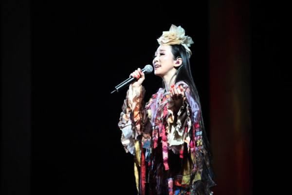 国宝级萨顶顶歌曲推荐:左手指月、万物生、自