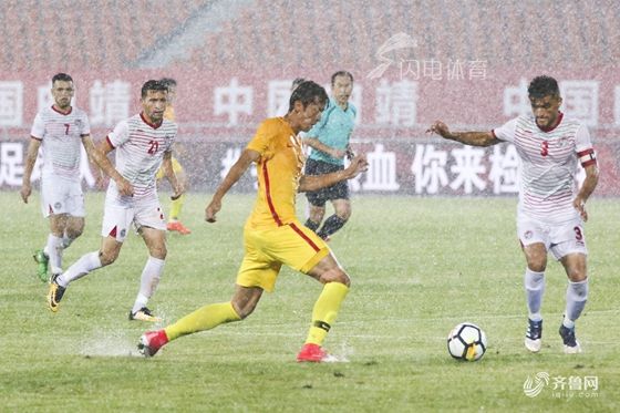 四国赛-U21国奥比赛遇大雨中止 77分钟与对手