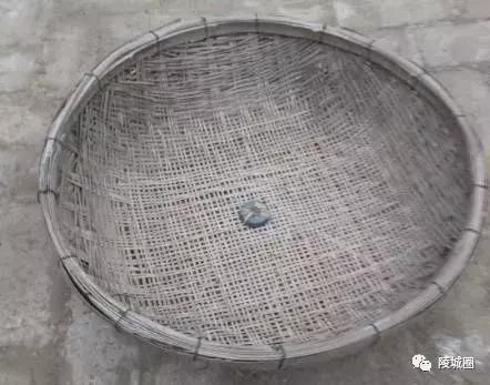 初二,陵城一老乡农村一日游发现宝贝,金光闪闪