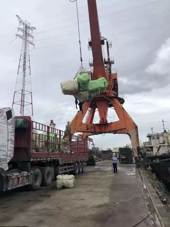 数百吨韩国人扔掉的旧衣服在浙江被截 你淘的