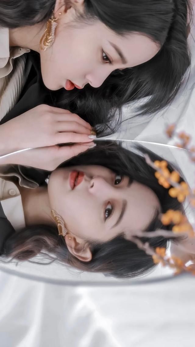 杨幂又在准备接洽新一批剧本，这次接洽剧本对她来说，跨越度很大