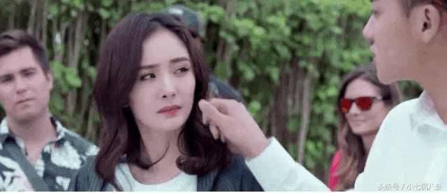 同样是被合作男演员捏脸杀, 为何杨幂和赵丽颖