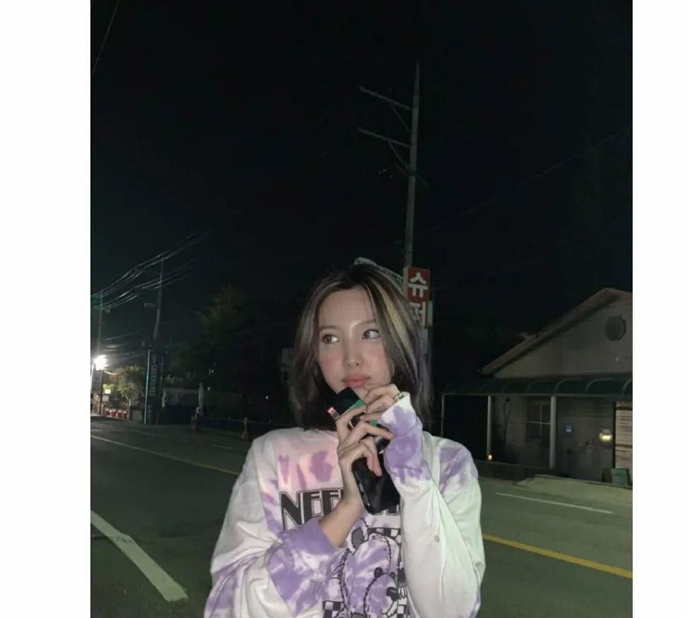 她的脸到底怎么了？