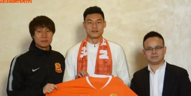中卫补强!武汉卓尔官宣韩鹏飞加盟,子磊均健或