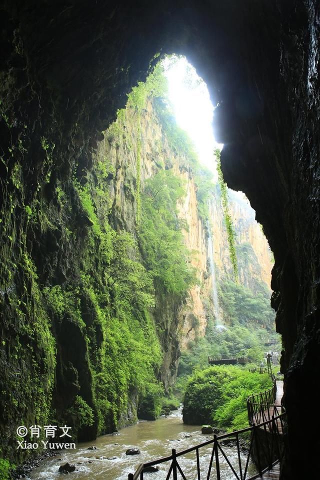 这个绵延十多公里的大地缝,以奇秀雄险幽著称,在云南都很少见