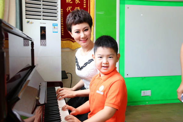 世界第69个国际儿童节,中国孩子献给战火中叙