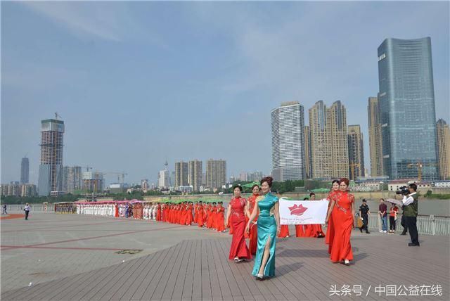 “感恩母亲爱、共享旗袍美”在长沙橘子洲景区隆重举行