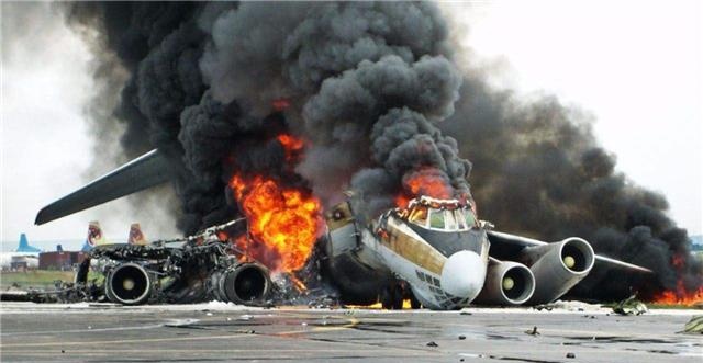 美F-35B隐形战机爆炸坠毁,飞行员抛弃战机逃生