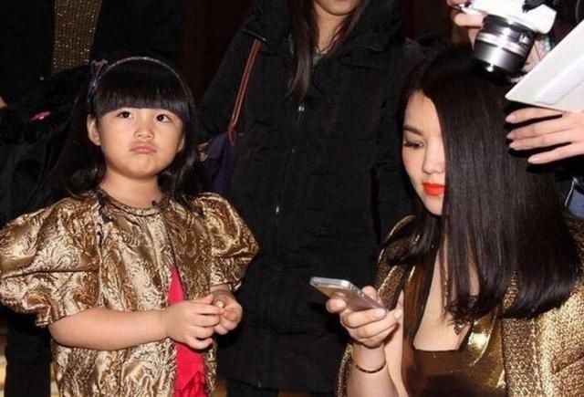 赵薇和李湘被网友评价为 豪门与土豪的区别 ,李