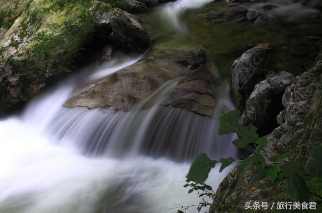 距西安约2小时路程,有个天然的彩虹瀑布,每天仅有5小时观赏时间