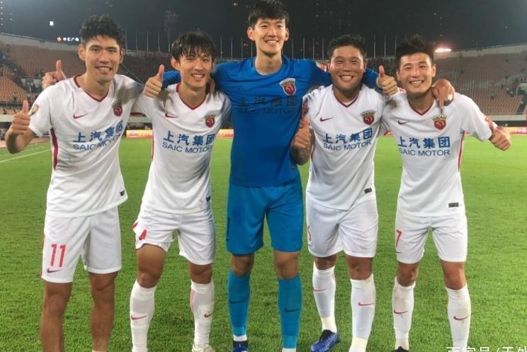 上港用4年冲击中超王座终成功!学习并超越恒大