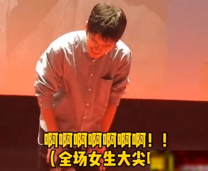 刘昊然现身路演，男粉丝在台下喊老公，刘昊然举动令我笑出声