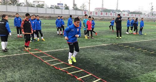 亚泰童子军北海冬训进行时:抓好技术,突出基本