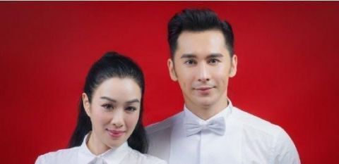 明星结婚证件照,穿上白色情侣装的他们看起来