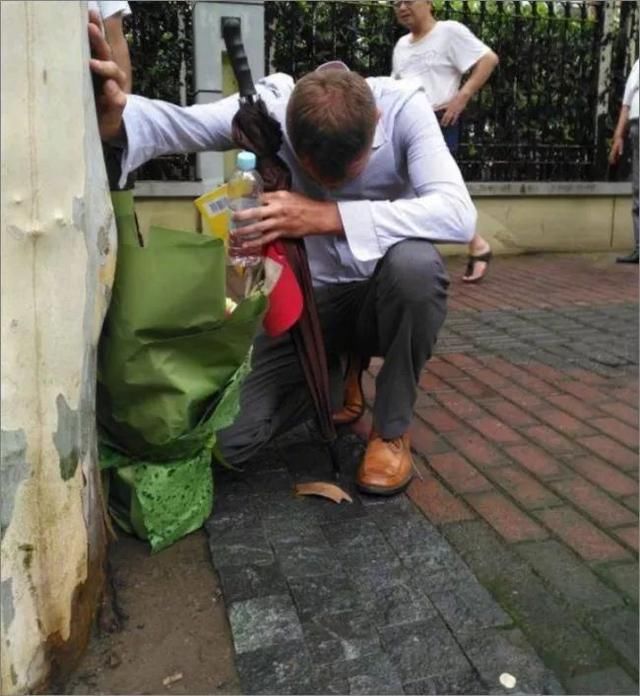 上海世外小学砍人2死2伤!三90后小伙QQ群相