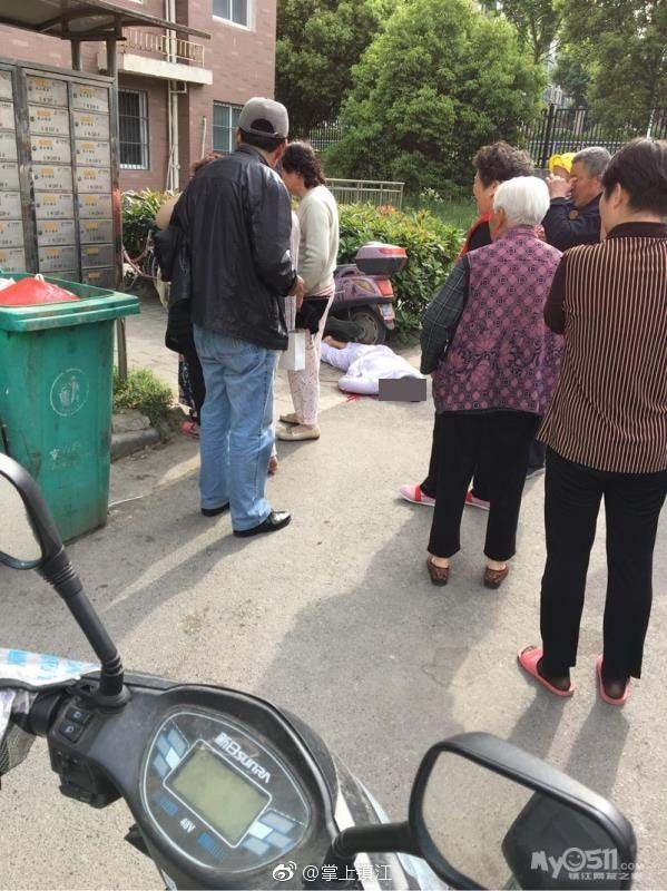 镇江一睡衣穿男子动态女生头像字带身亡跳楼图片