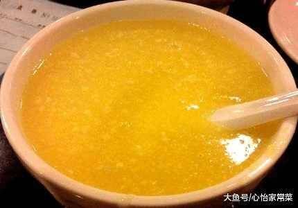 你知道经常喝小米粥的好处吗? 其实往小米粥里加入这个会更好吃哦