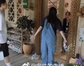 欧阳娜娜录制向往,谁注意到她怎么称呼张子枫,两人关系一看便知
