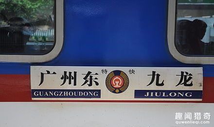 中国这里的火车和地铁共用一条铁轨,而且是跨