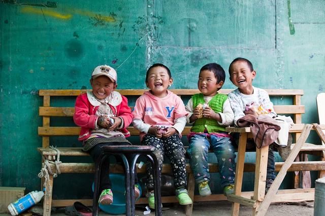 追着磕长头的脚步，走进眼睛的天堂