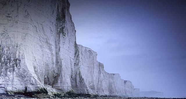 尸骨堆积出来的悬崖,大家都排着队去?据说风景
