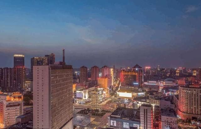 这个城市厉害了，明年可能成为万亿城市，在中原地区独领风骚