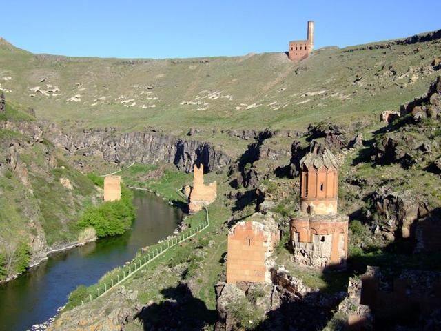 古老的鬼城曾经有十万人在此生活，直到他们一夜之间消失了