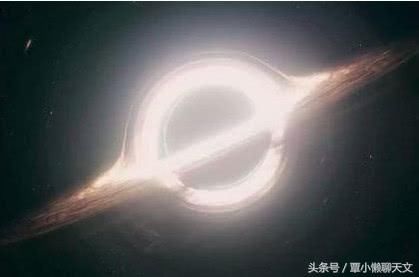 宇宙中的白洞与黑洞有什么区别？这里告诉你答案