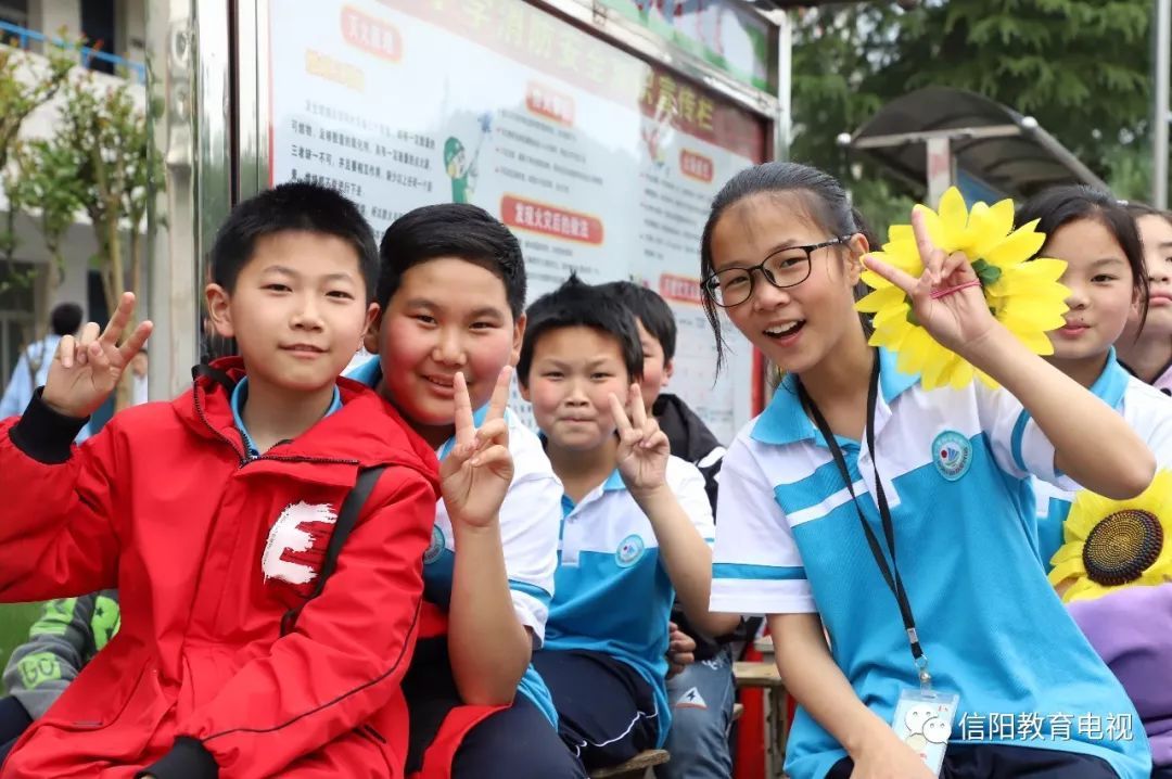 开展纪念五四运动100周年经典诵读活动