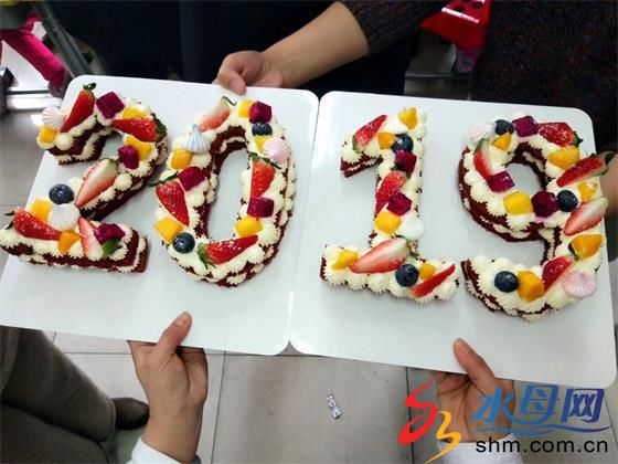 星海艺术学校让新年绽放缤纷色彩 科技实践暨