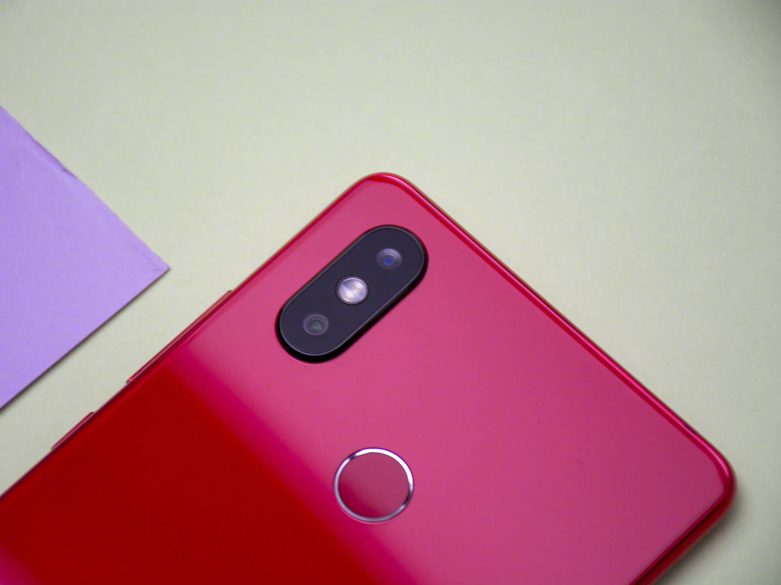 最漂亮小米手机之一!小米8 SE真机图赏:水晶质感,颜值逆天!