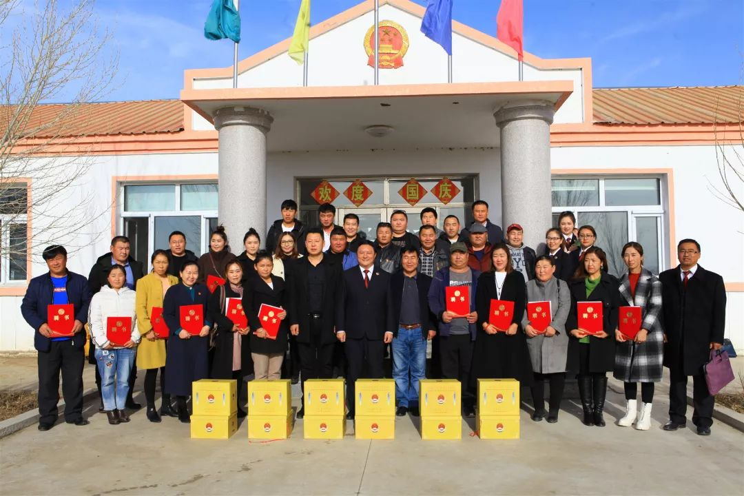 新右旗人民检察院开展送法送医疗下乡活动