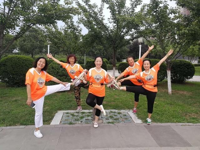 军歌嘹亮,橙旗飘飘,宝钛悦动喜迎建军节