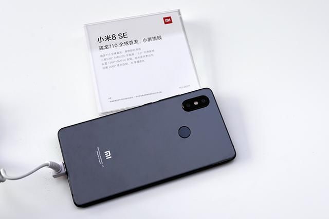 小米8 SE体验如何?首批评价出炉,99%好评,唯