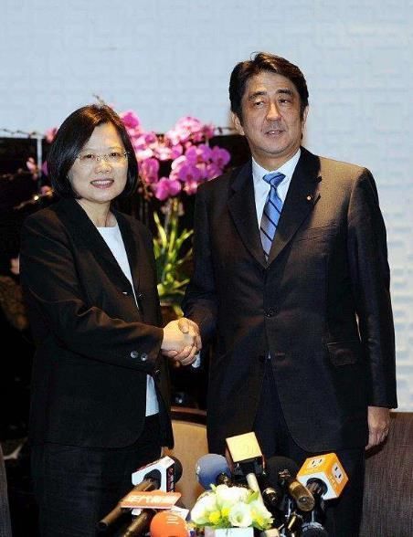 消费台湾一石三鸟? 安倍晋三在花莲地震中耍的政治滑头