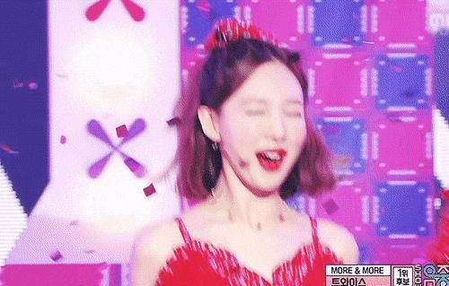 她的脸到底怎么了？