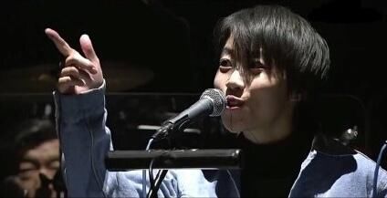 王菲多年后再上春晚,窦靖童发了10个字道出了