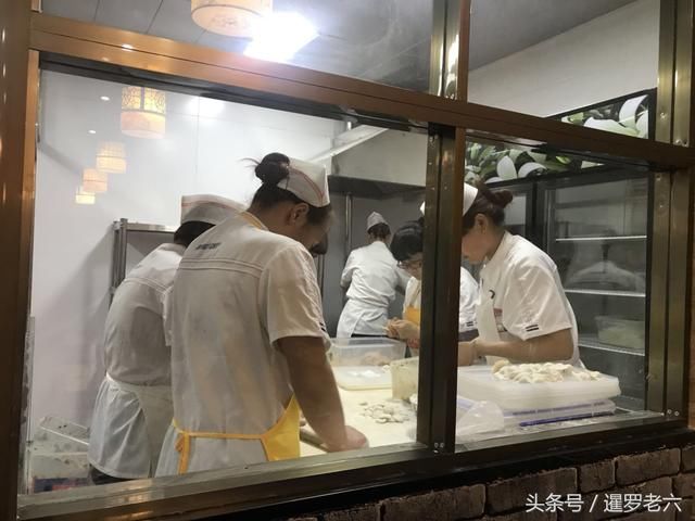 在西安品尝一顿正宗“陕菜”，葫芦鸡惊艳!大肉萝卜饺子超好吃!