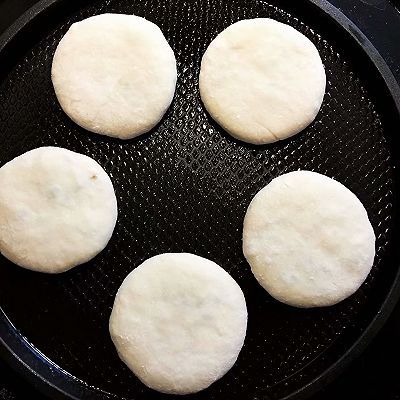 烫面韭菜鸡蛋馅饼