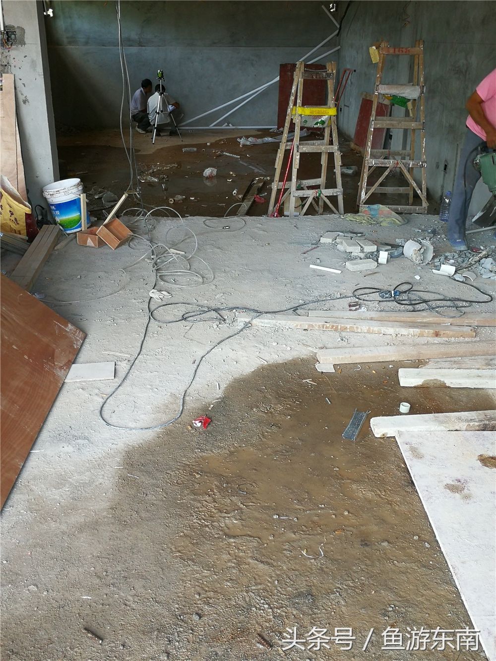 60岁老人,每天提着20斤重工具打爆,140一天的